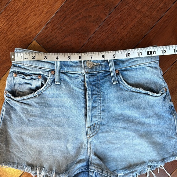 MOTHER The Tomcat Kick Fray Short in I Confess Color:I Confess Size 24 - Picture 10 of 10